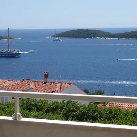 J&b House Hvar