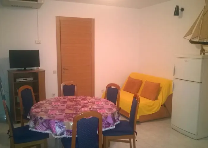 J&b House Hvar شقة