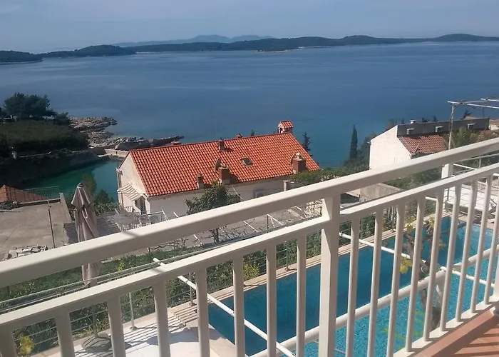 J&b House Hvar شقة هفار
