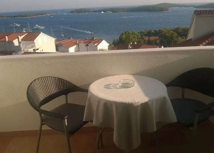J&b House Hvar هفار