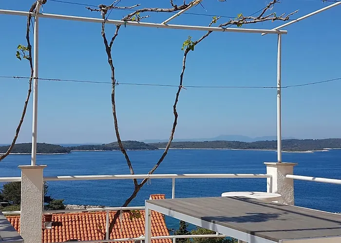 J&b House Hvar شقة