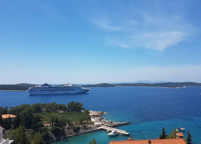 J&b House Hvar