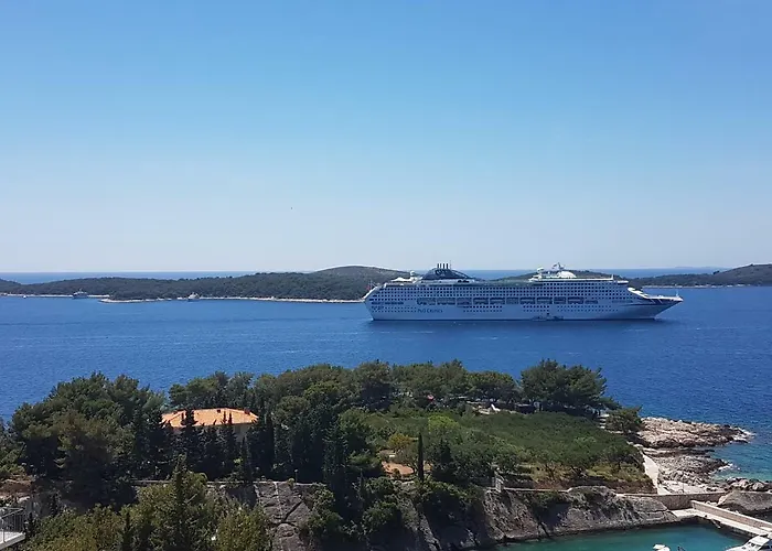 J&b House Hvar شقة هفار